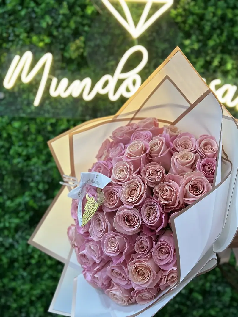 Ramo de 50 rosas rosadas